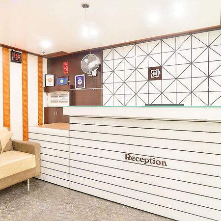 Hotel Satkar Surat Bagian luar foto