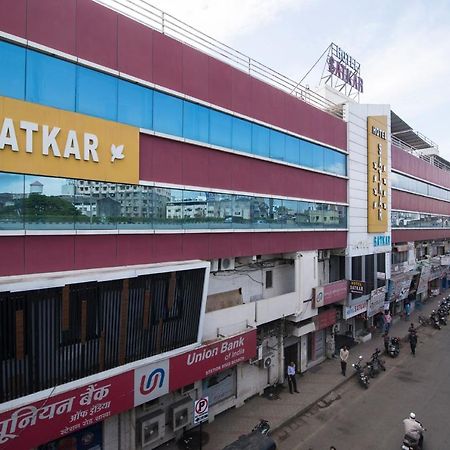 Hotel Satkar Surat Bagian luar foto