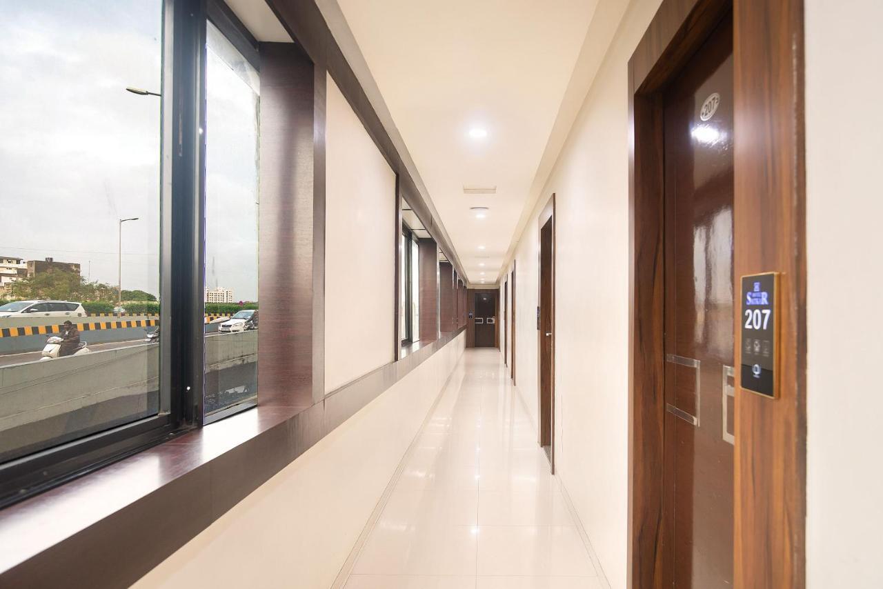 Hotel Satkar Surat Bagian luar foto