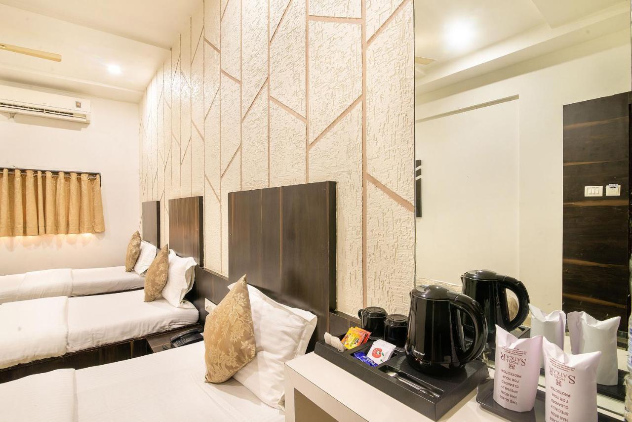 Hotel Satkar Surat Bagian luar foto