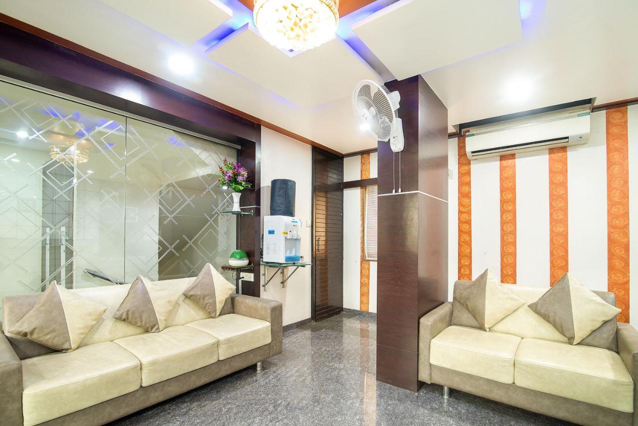 Hotel Satkar Surat Bagian luar foto